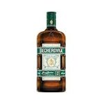Becherovka: Welche Kräuter machen den Unterschied? Ein Analyse und Vergleich der besten Getränke